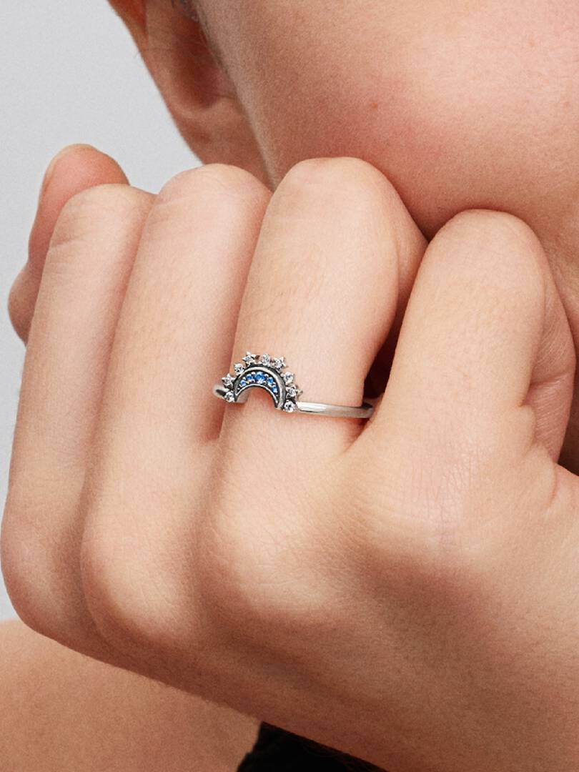 Anillo de luna azul celestial