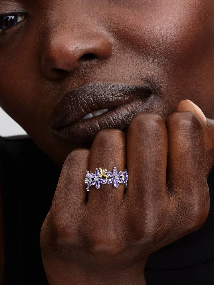 anillo herbario y abeja de los bridgerton