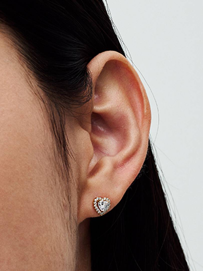 Pendientes de botón de corazón brillante en relieve